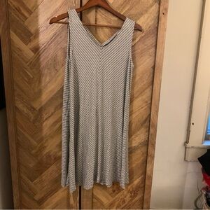 Cable & Gauge light weight cotton gray and white stripped dress large